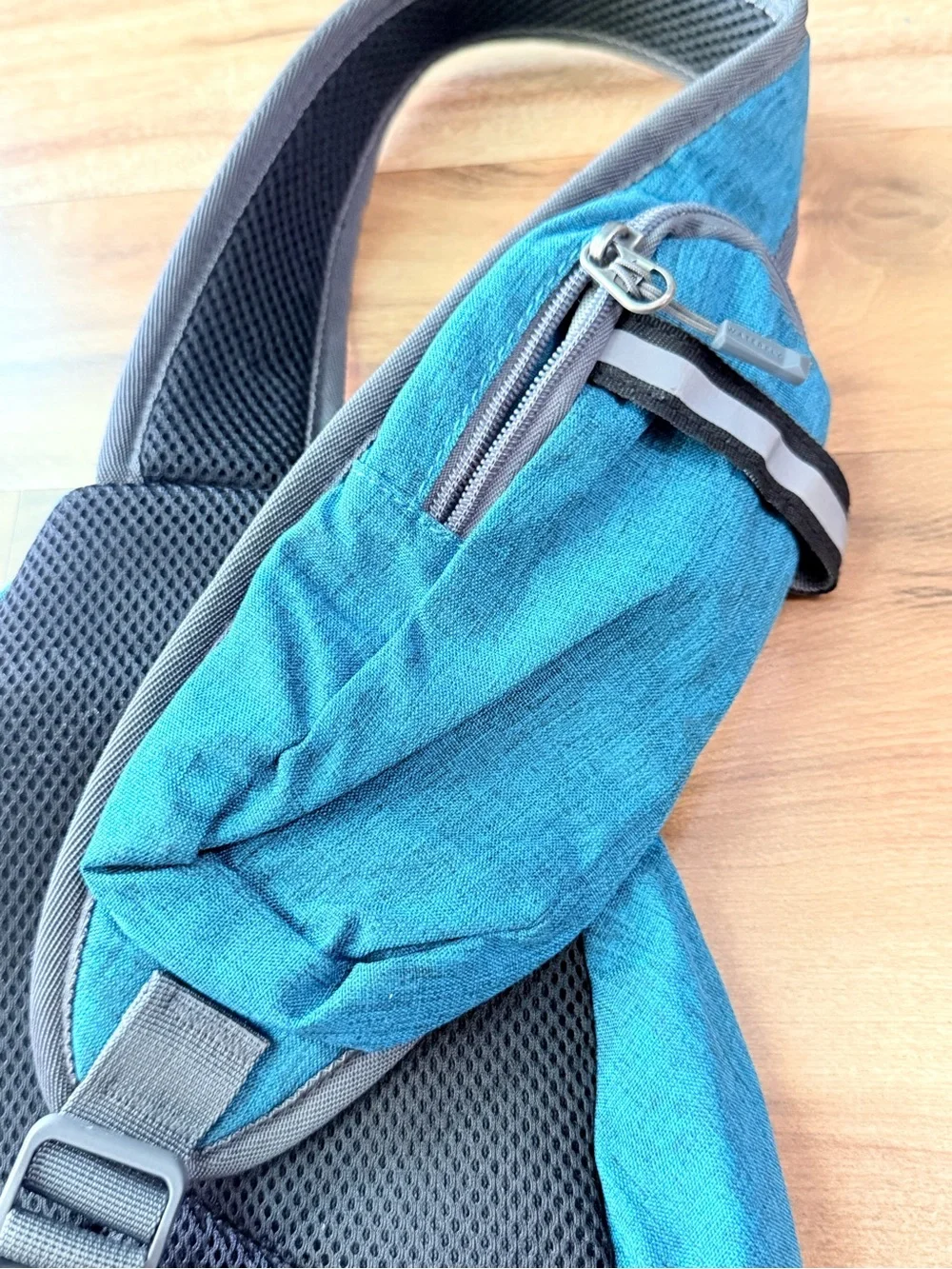 WATERFLY Sling Backpack Teal Crossbody Chest Bag Travel Hiking Daypack Unisex